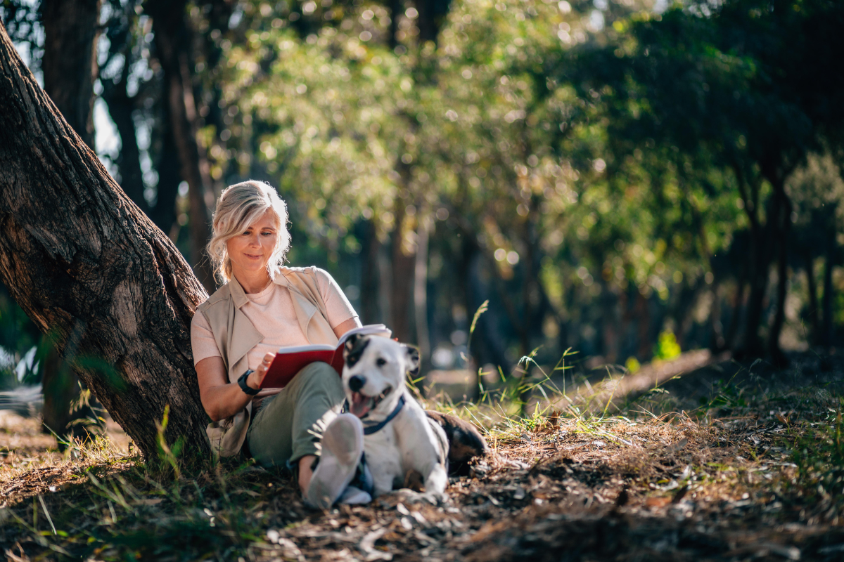 Schwelende MS: Frau mit Hund